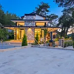 Villa Sharapova *